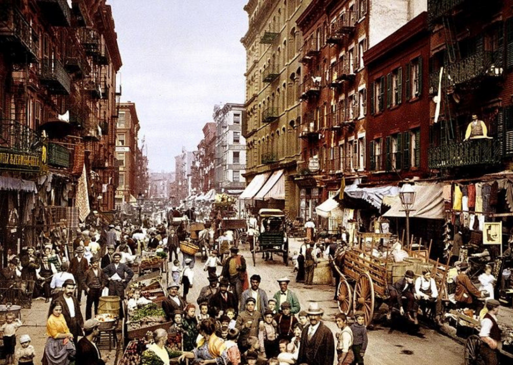 1900: New York City expands and Hawaii is added to census